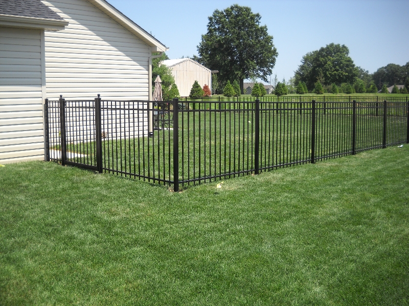 aluminum fence in backyard